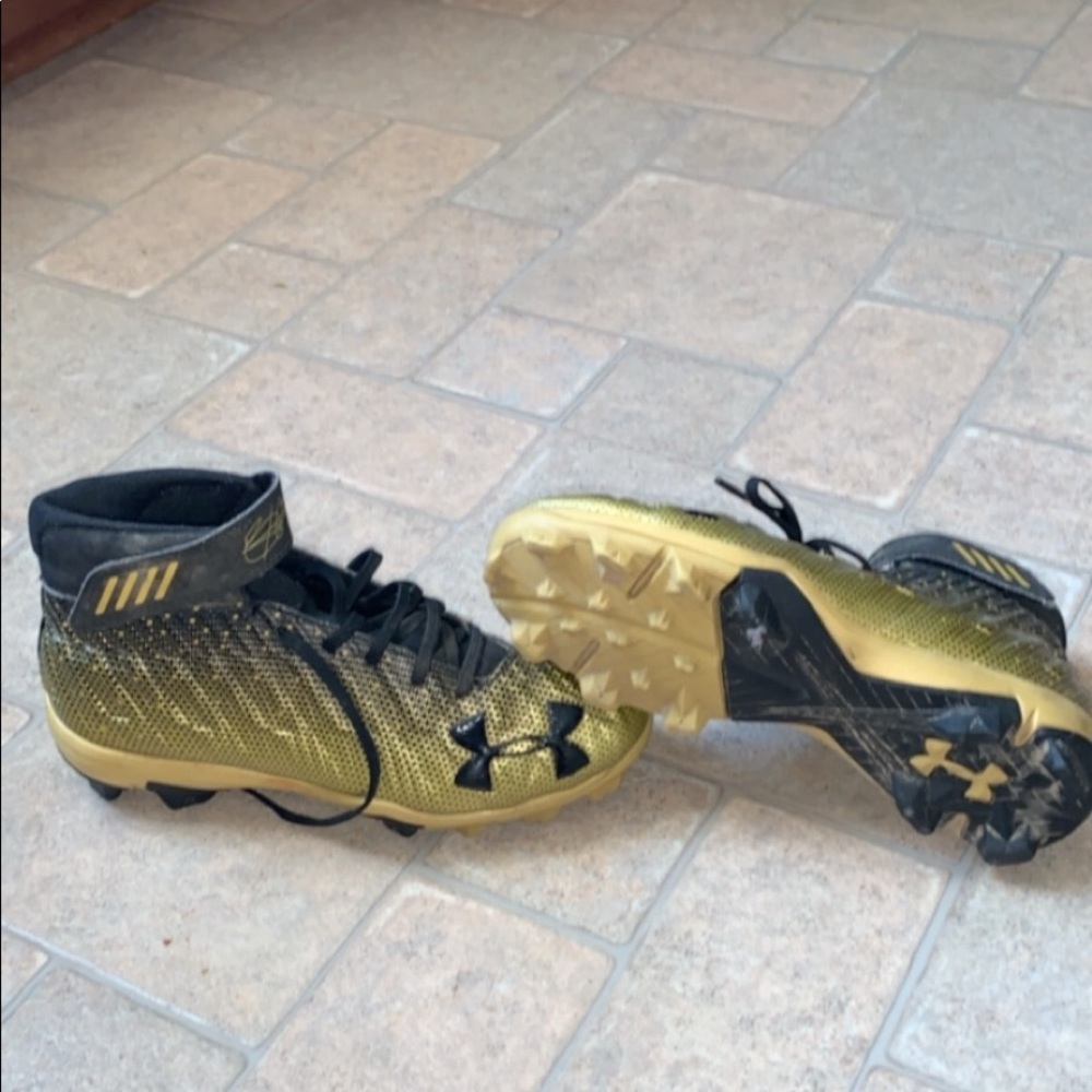 Youth cleats